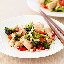 Stir Fried Chicken with Broccoli Red Peppers and Cashews